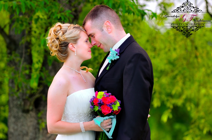 The bride and groom after the wedding at Mannitto